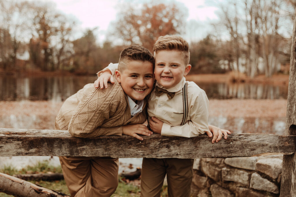 kids posing for a fall picture at Tomaques Park, NJ